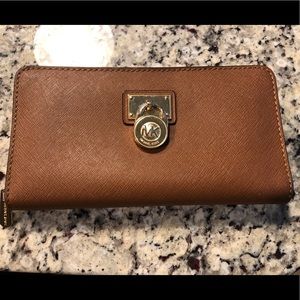 🎻Like new Michael Kors wallet🎻
